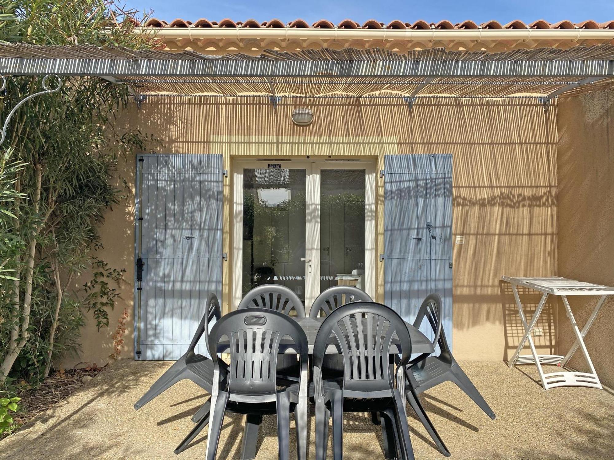 Pleasant Gite, With Collective Heated Swimming Pool, In The Heart Of The Alpilles In Mouries, 4/6 People. Villa Bagian luar foto